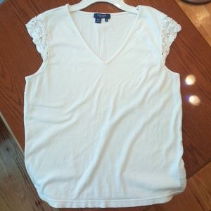 Short sleeve White top